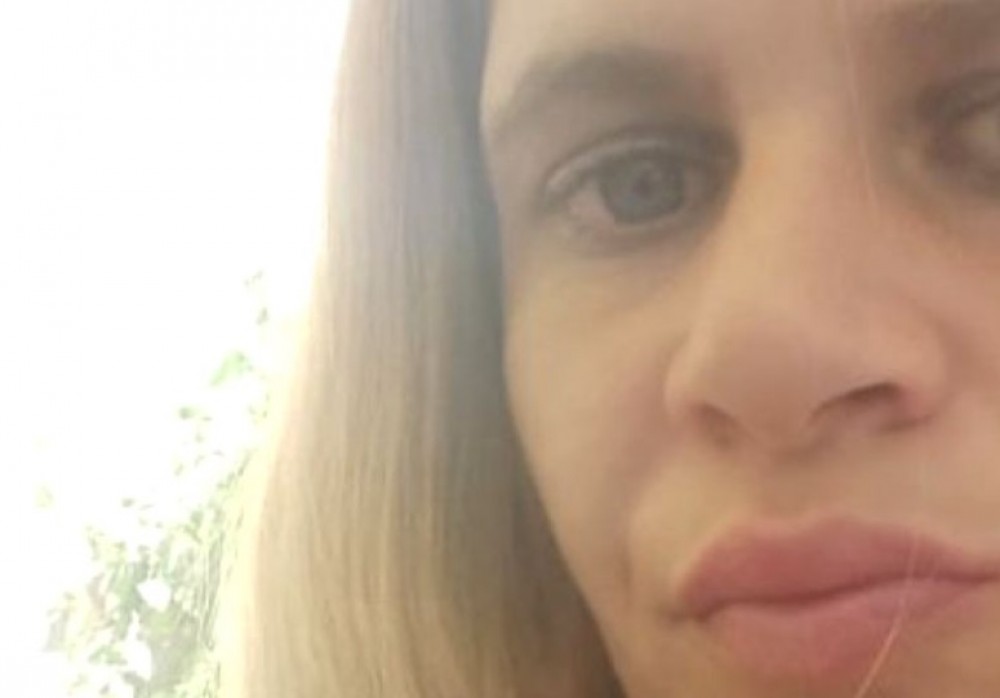 Dezvăluiri șocante despre mama gemenilor căzuți de la etajul 10. „Făcea prostituţie și copiii mureau de foame”